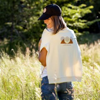 🌟 Objavte Našu Mikinu Inšpirovanú Čičmanmi! 🌟⁠ ⁠ Dnes vám chceme predstaviť našu najnovšiu senzáciu – mikinu s úžasnou...